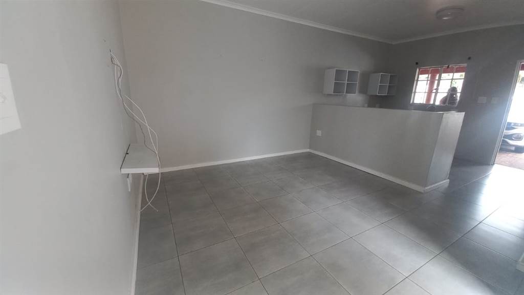 1 Bed Flat in Empangeni Central photo number 3