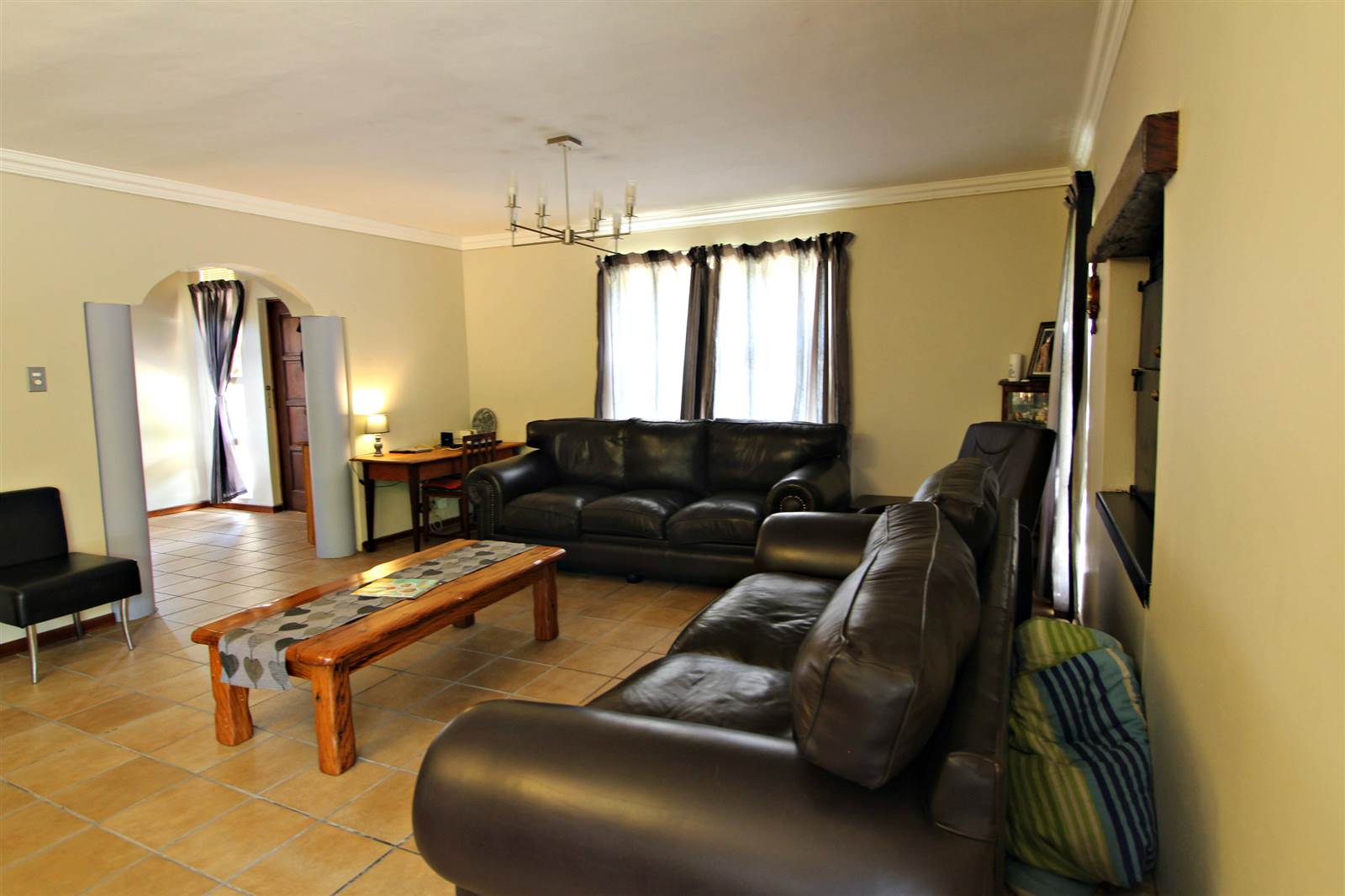 3 Bed House in Swellendam photo number 11