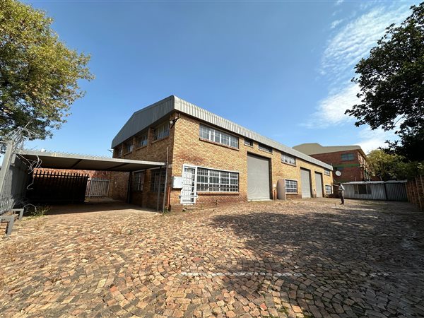 731  m² Industrial space