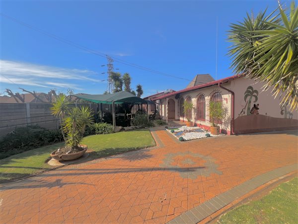 6 Bed House in Crystal Park
