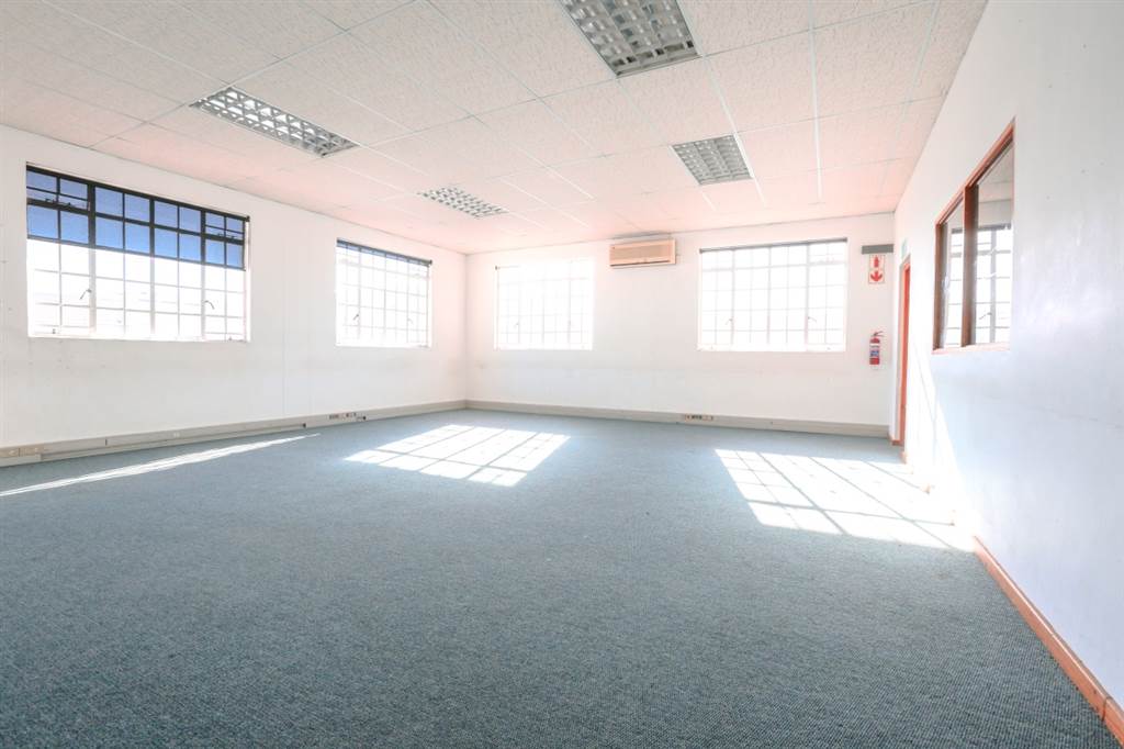 412  m² Office Space in Observatory photo number 8
