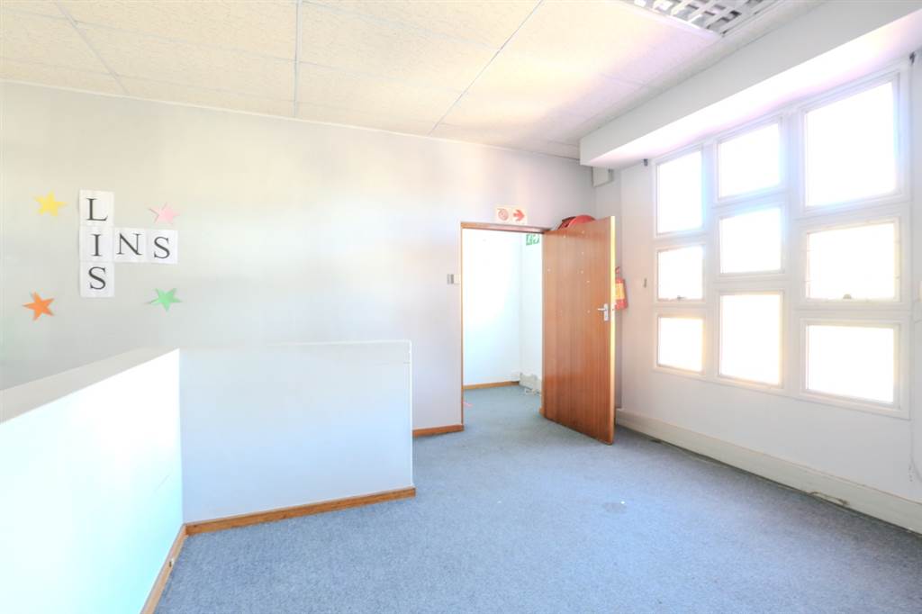 412  m² Office Space in Observatory photo number 12