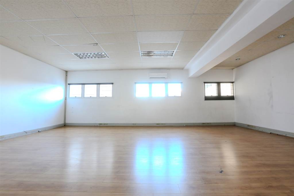 412  m² Office Space in Observatory photo number 5