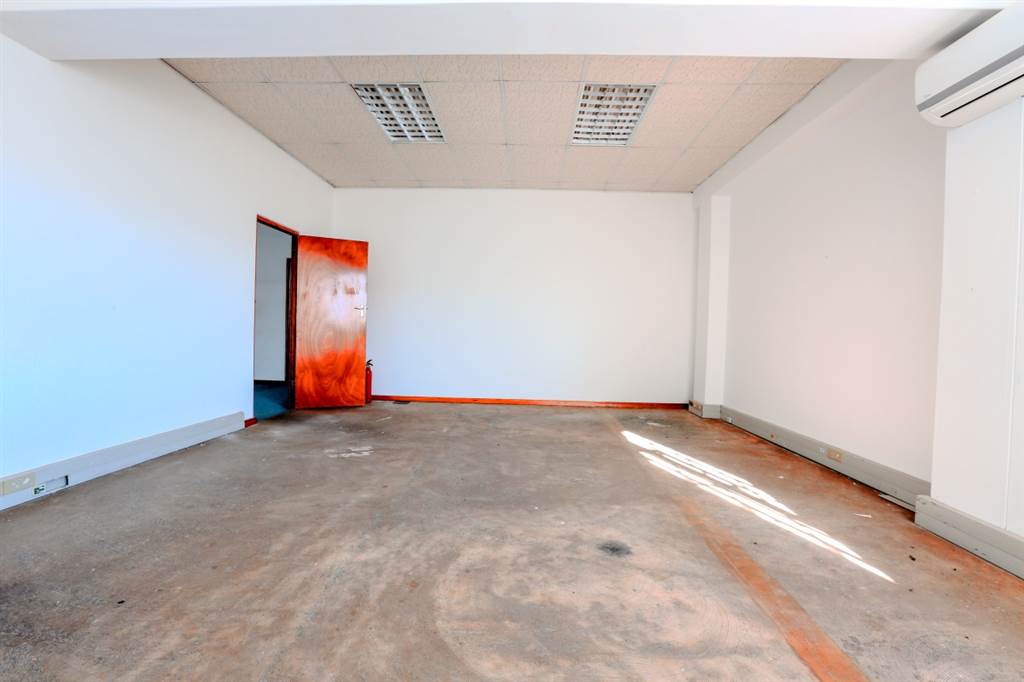 412  m² Office Space in Observatory photo number 10