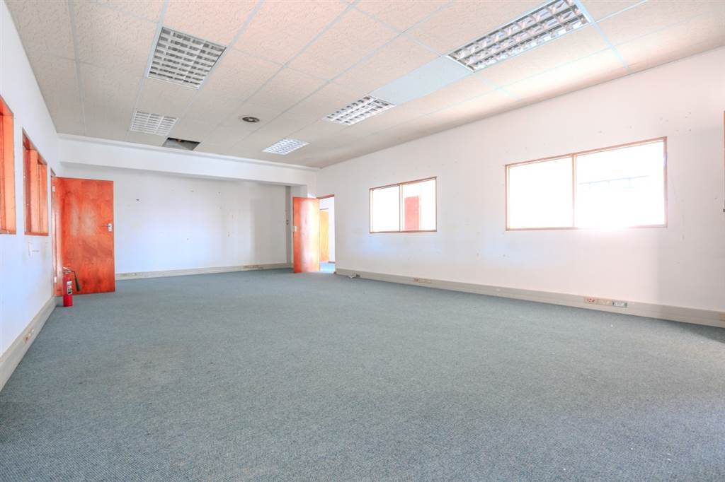 412  m² Office Space in Observatory photo number 7