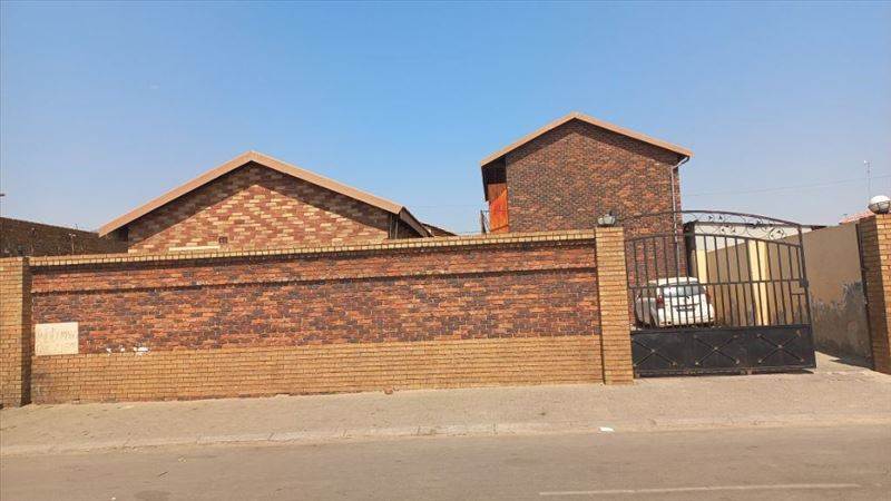 11 Bed House in Tembisa photo number 1