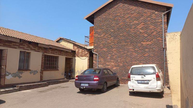 11 Bed House in Tembisa photo number 2