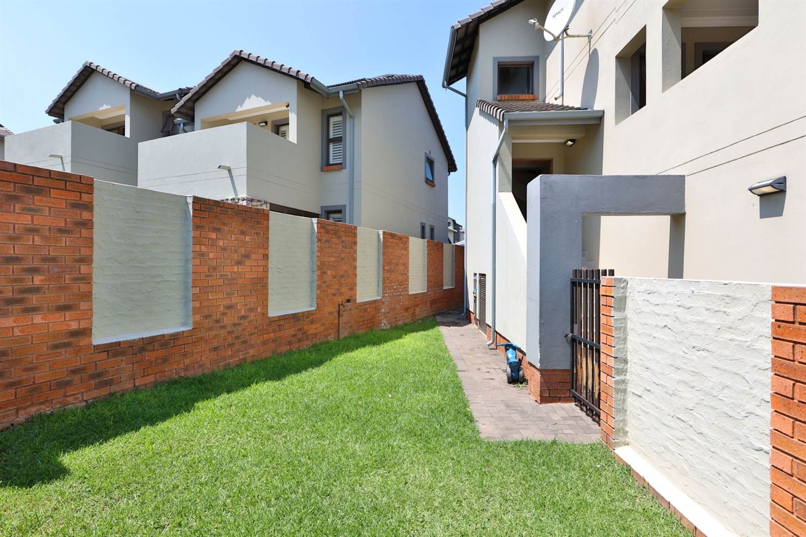 4 Bed Townhouse in Kyalami Hills photo number 24