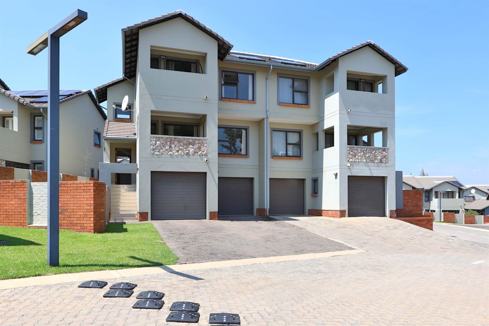 4 Bed Townhouse in Kyalami Hills photo number 1