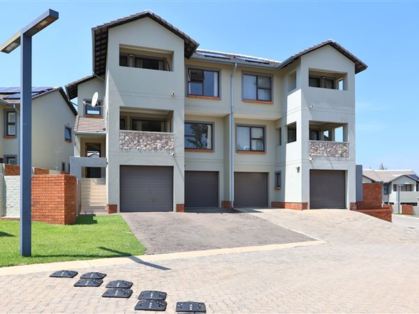 4 Bed Townhouse in Kyalami Hills