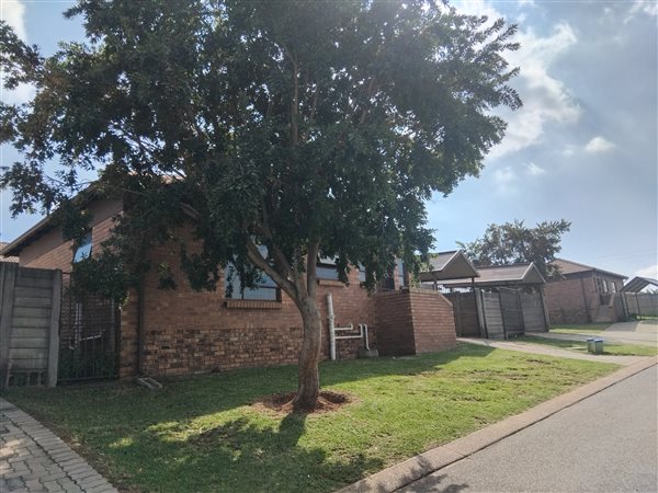 3 Bedroom Townhouse 3 Bedroom Townhouse