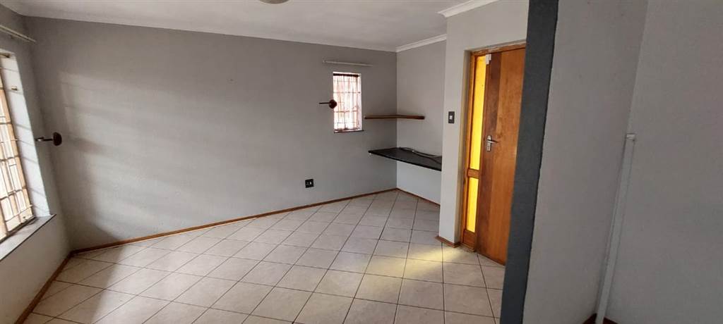 6 Bed House in Secunda photo number 17