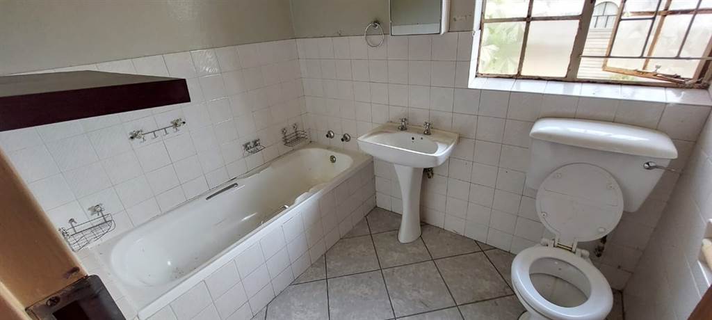 6 Bed House in Secunda photo number 21