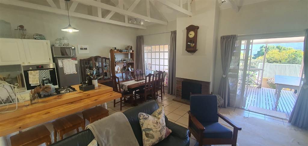 4 Bed Apartment in Sabie photo number 11