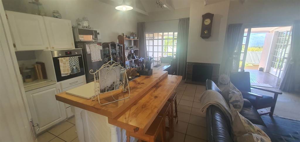 4 Bed Apartment in Sabie photo number 9