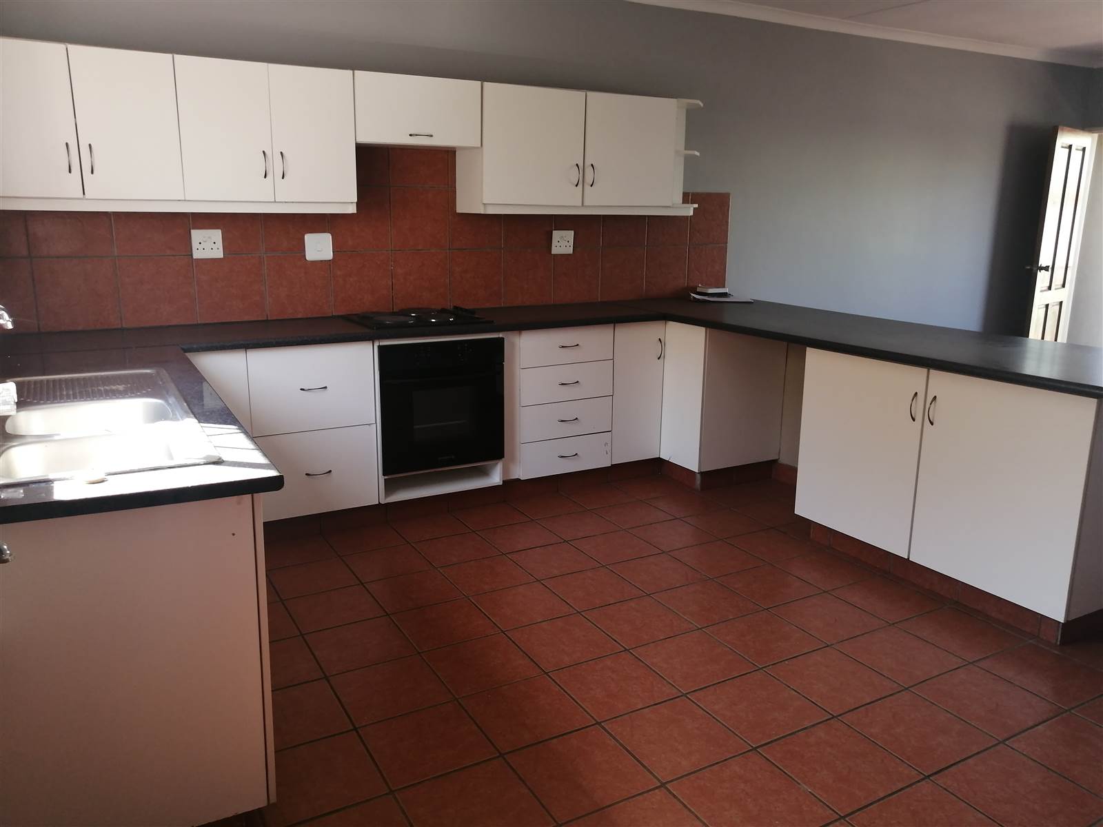 3 Bed Apartment in Lydenburg photo number 4