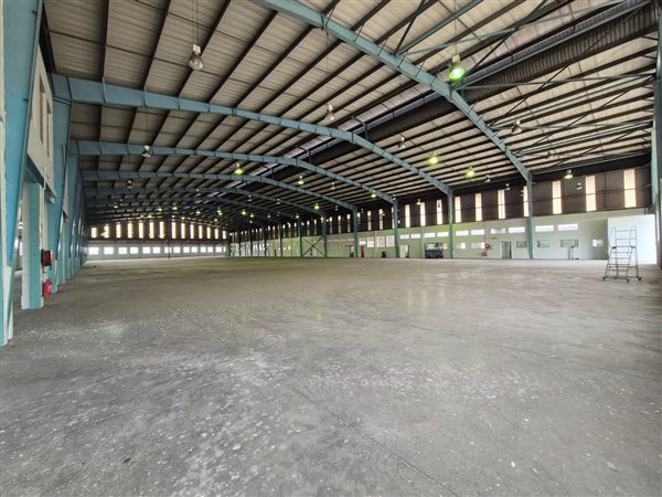 5 000  m² Industrial space