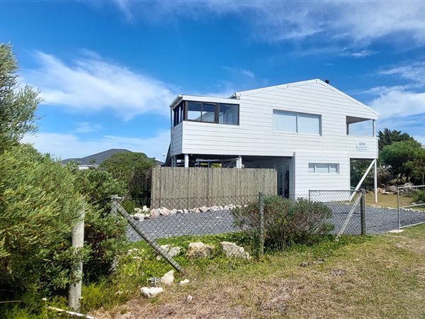 4 Bed House in Bettys Bay