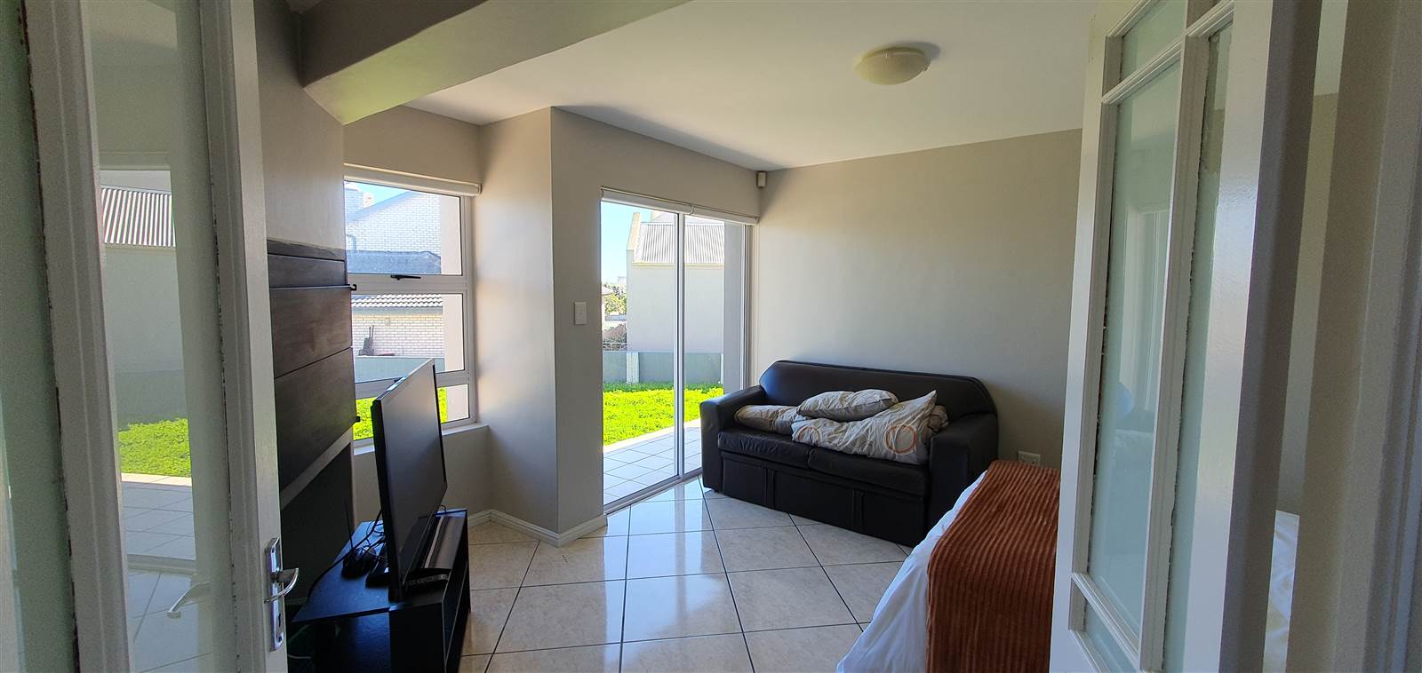 5 Bed House in Myburgh Park photo number 6