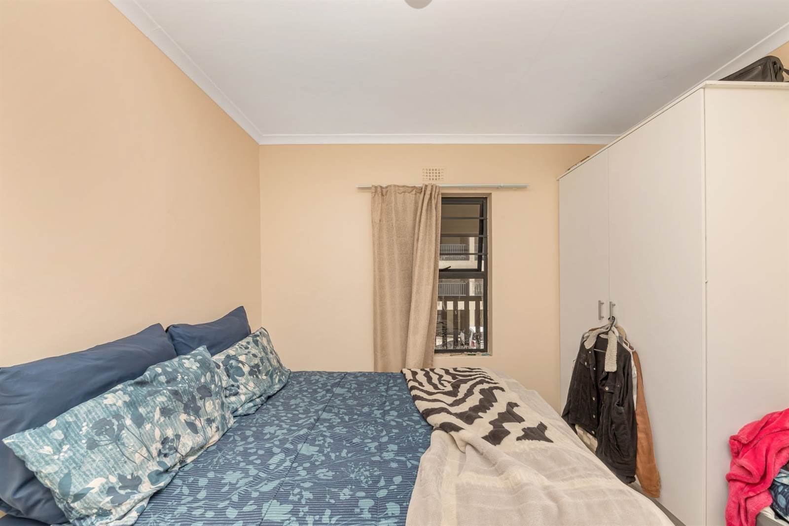 2 Bed Apartment in Parklands photo number 9