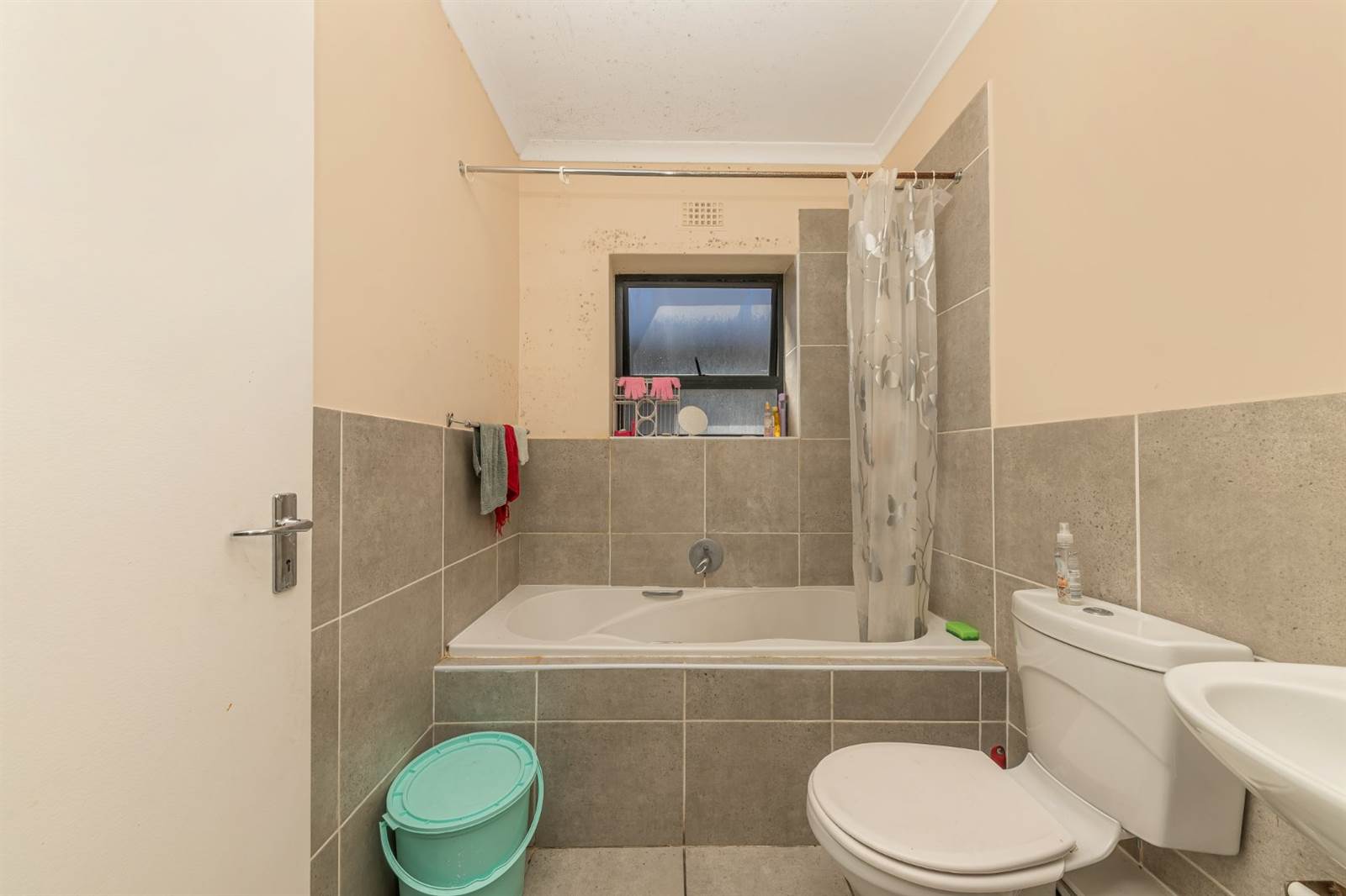 2 Bed Apartment in Parklands photo number 6