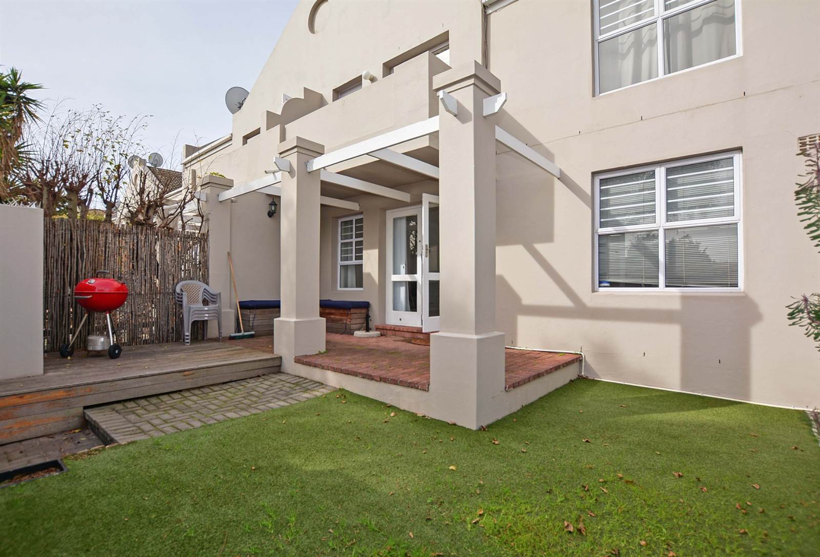 2 Bed Apartment in Edgemead photo number 1