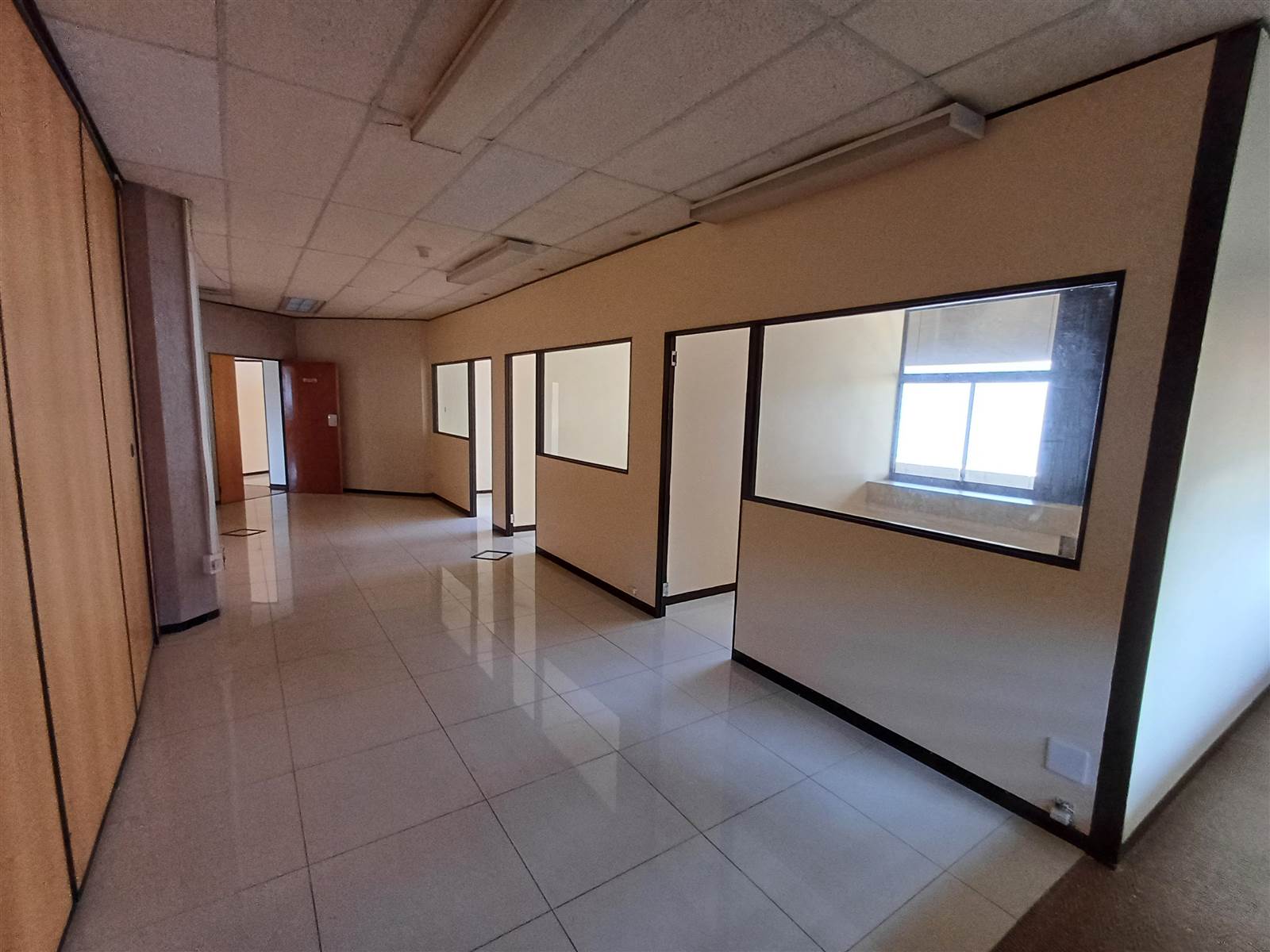 225  m² Commercial space in Durban CBD photo number 5