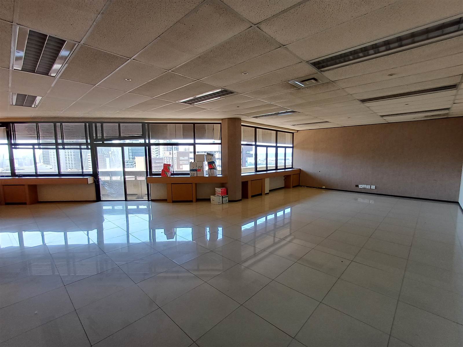 225  m² Commercial space in Durban CBD photo number 2