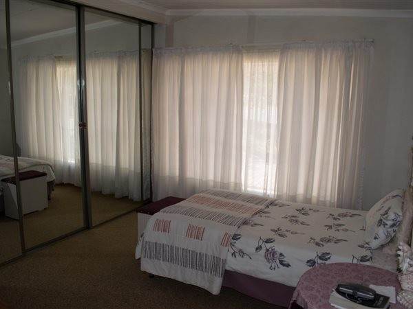 5 Bed House in Constantia Kloof photo number 25