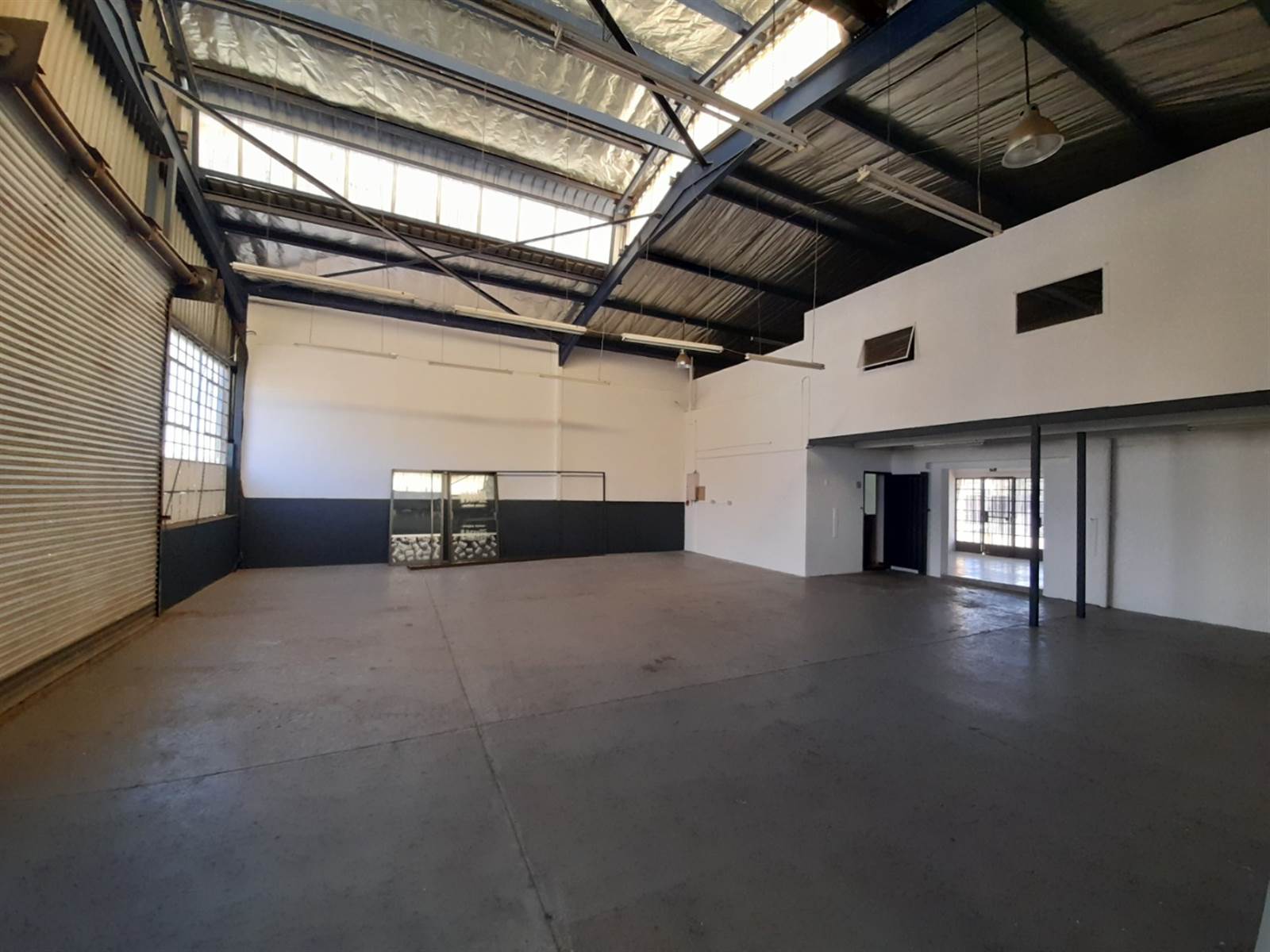 558  m² Commercial space in Jet Park photo number 2