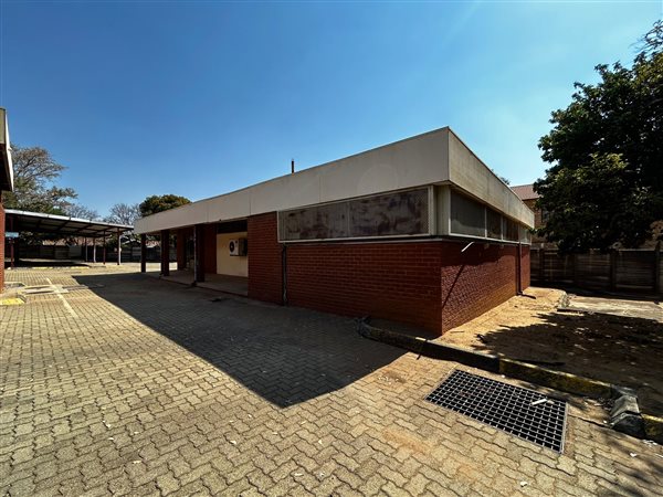 292  m² Commercial space