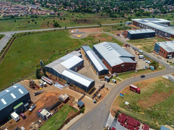 1818  m² Commercial space in Clayville
