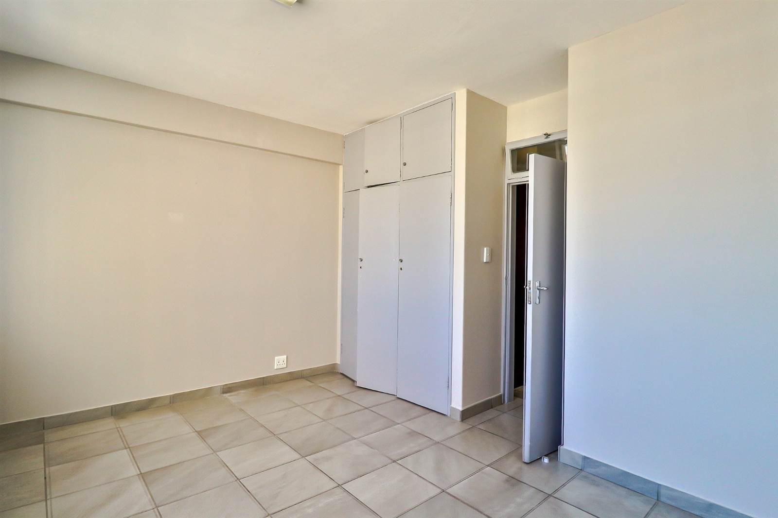 Studio Apartment in Johannesburg Central photo number 6