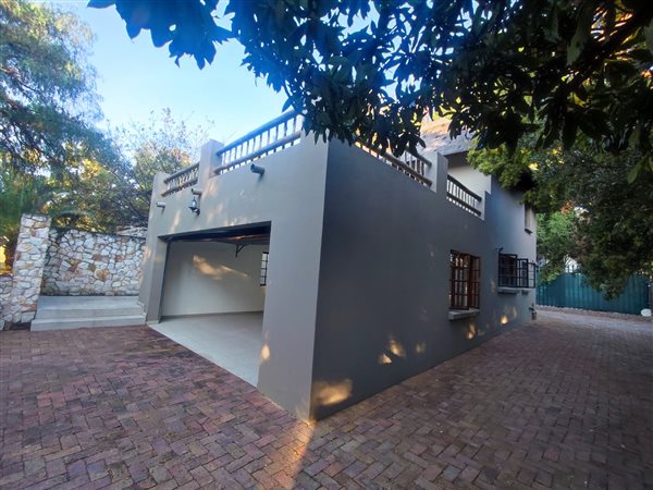 4 Bedroom House 4 Bedroom House