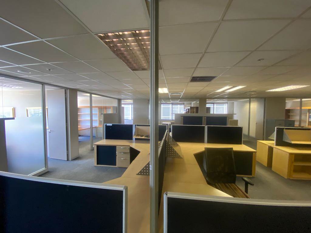 916.1  m² Commercial space in Cape Town City Centre photo number 9