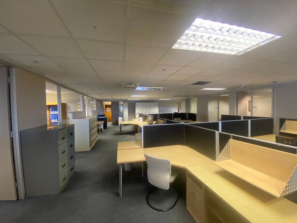 916.1  m² Commercial space in Cape Town City Centre photo number 3