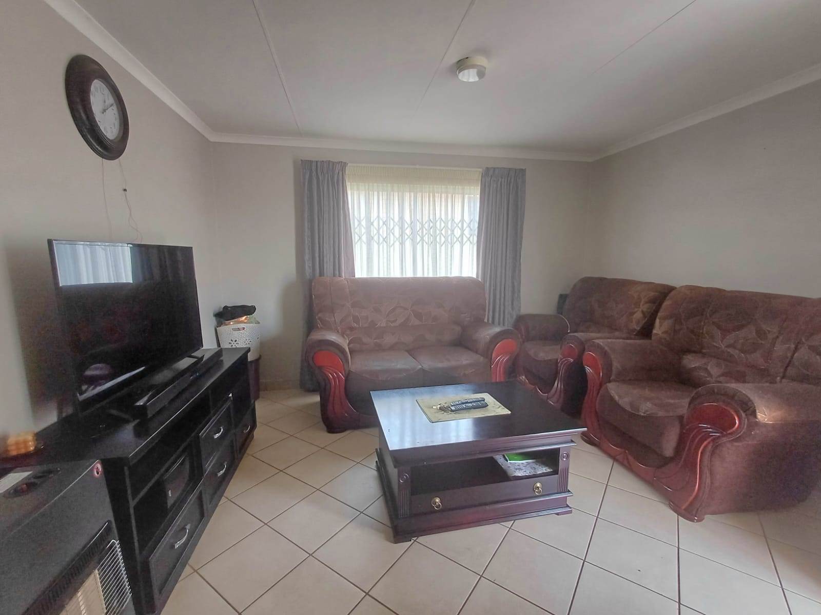 3 Bed House in Mamelodi East photo number 7