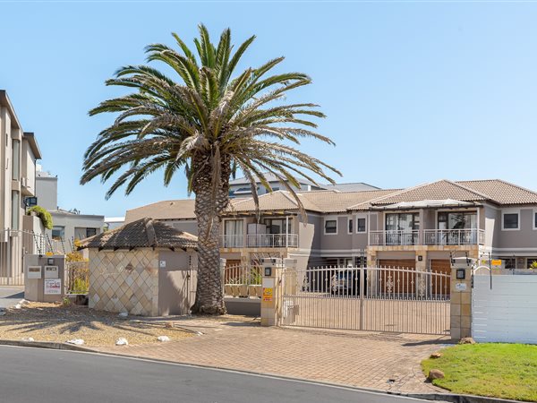 3 Bedroom Townhouse 3 Bedroom Townhouse