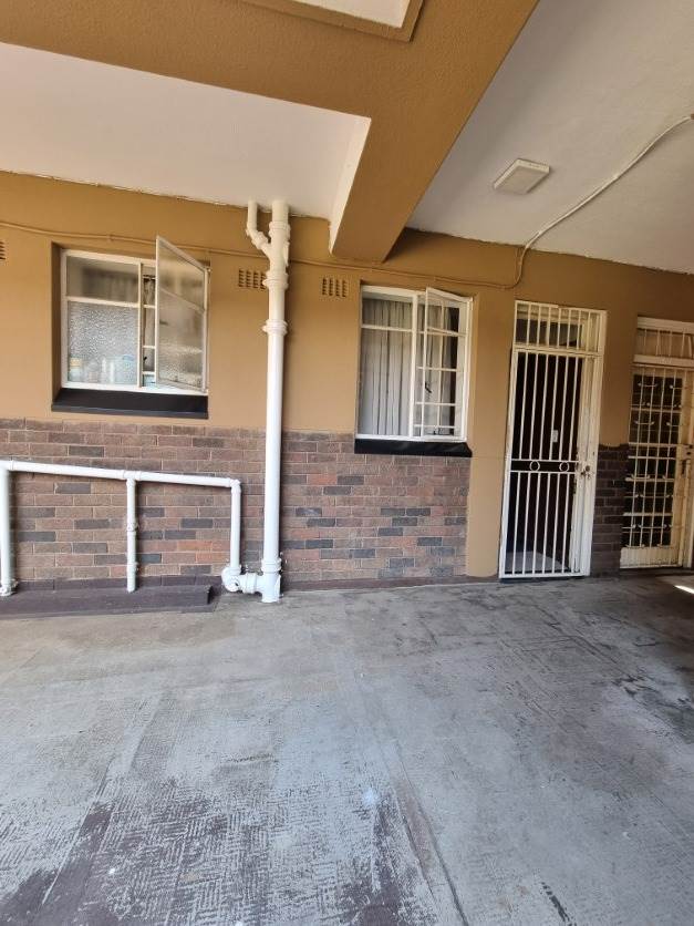 1 Bed Apartment in West Turffontein photo number 9