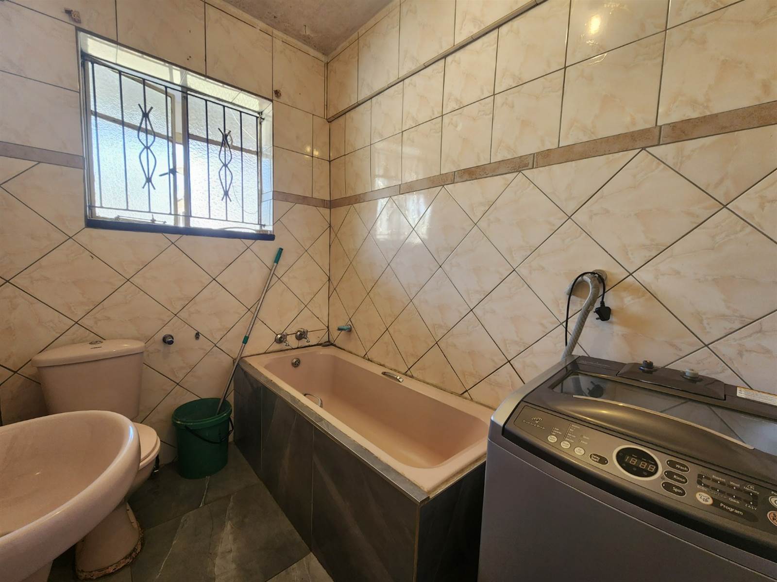 1 Bed Apartment in West Turffontein photo number 6