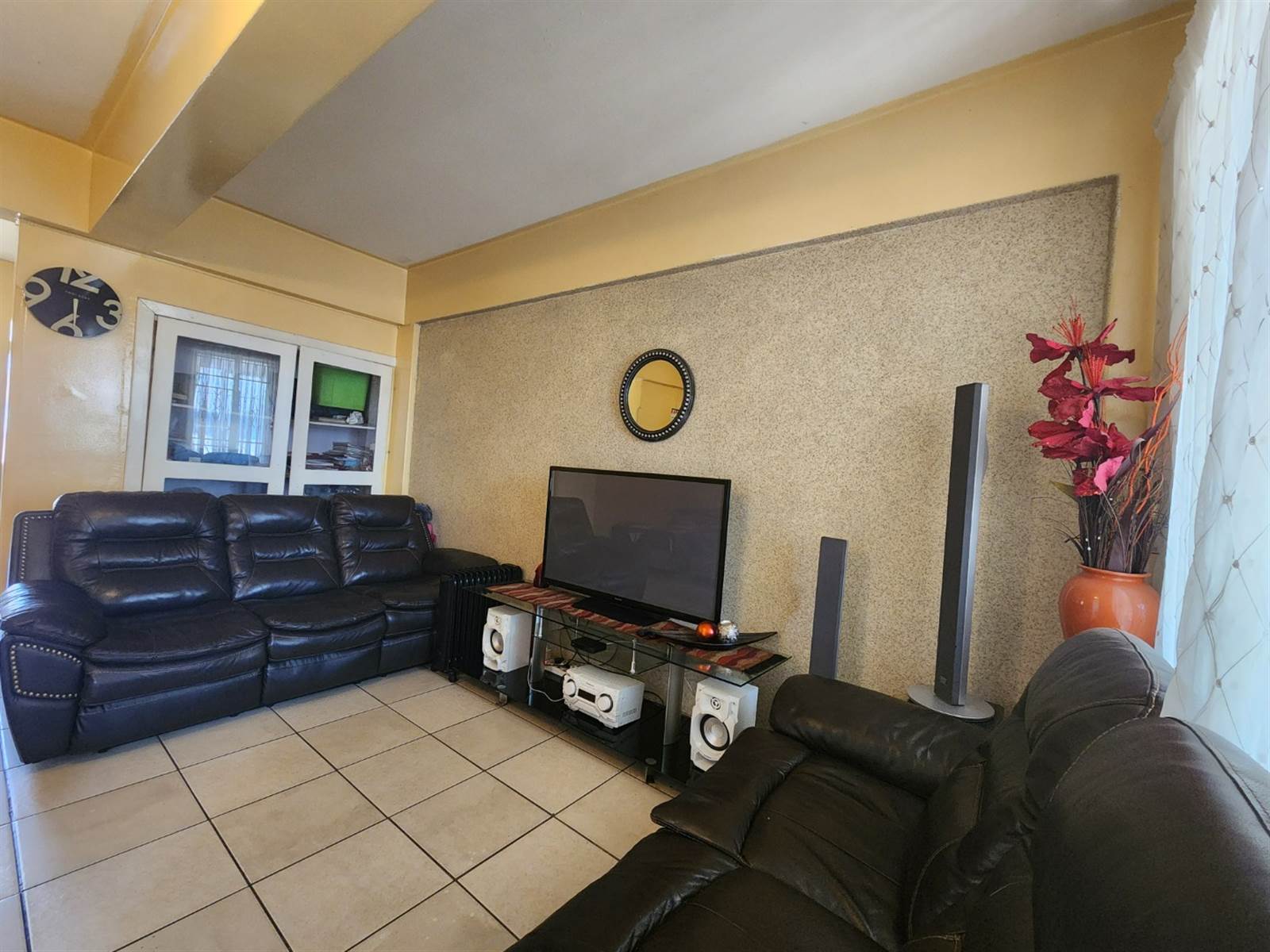 1 Bed Apartment in West Turffontein photo number 2