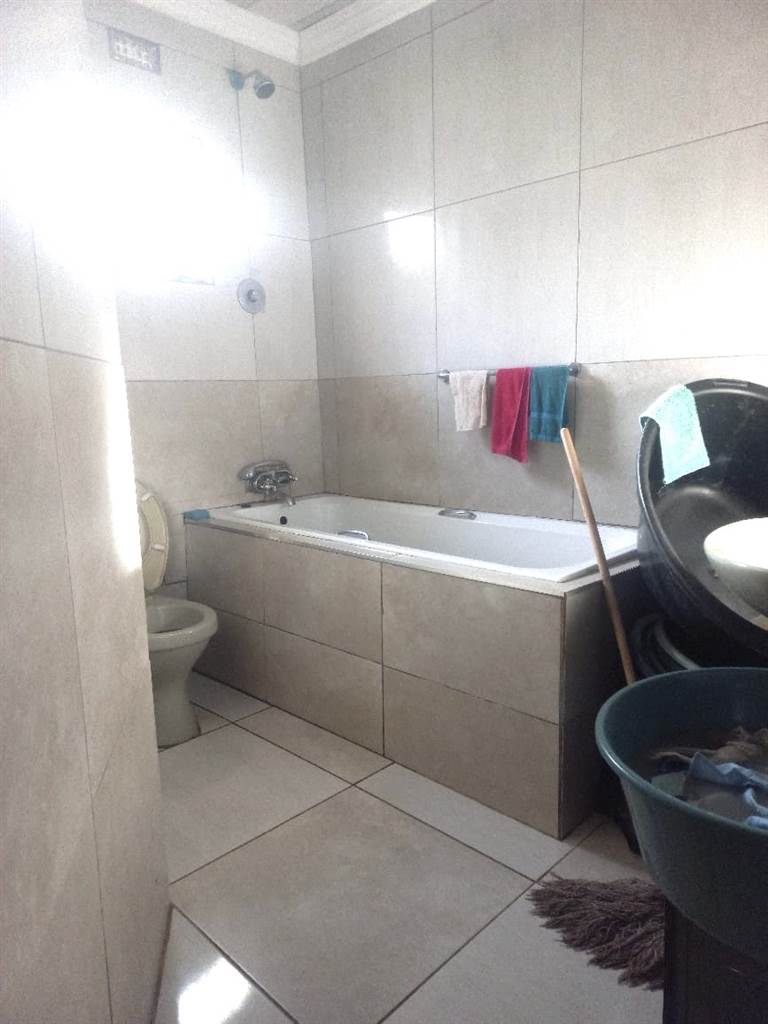 4 Bed House in Empangeni photo number 14