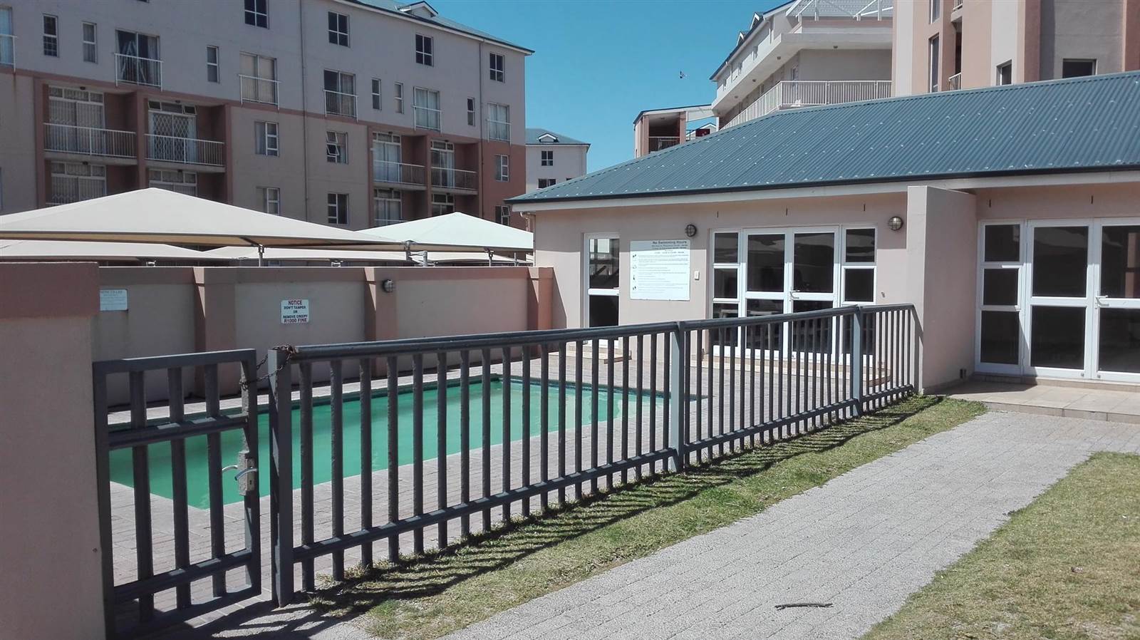 1 Bed Apartment in Muizenberg photo number 11