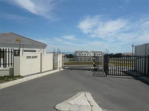 3 Bed House in Somerset West Central