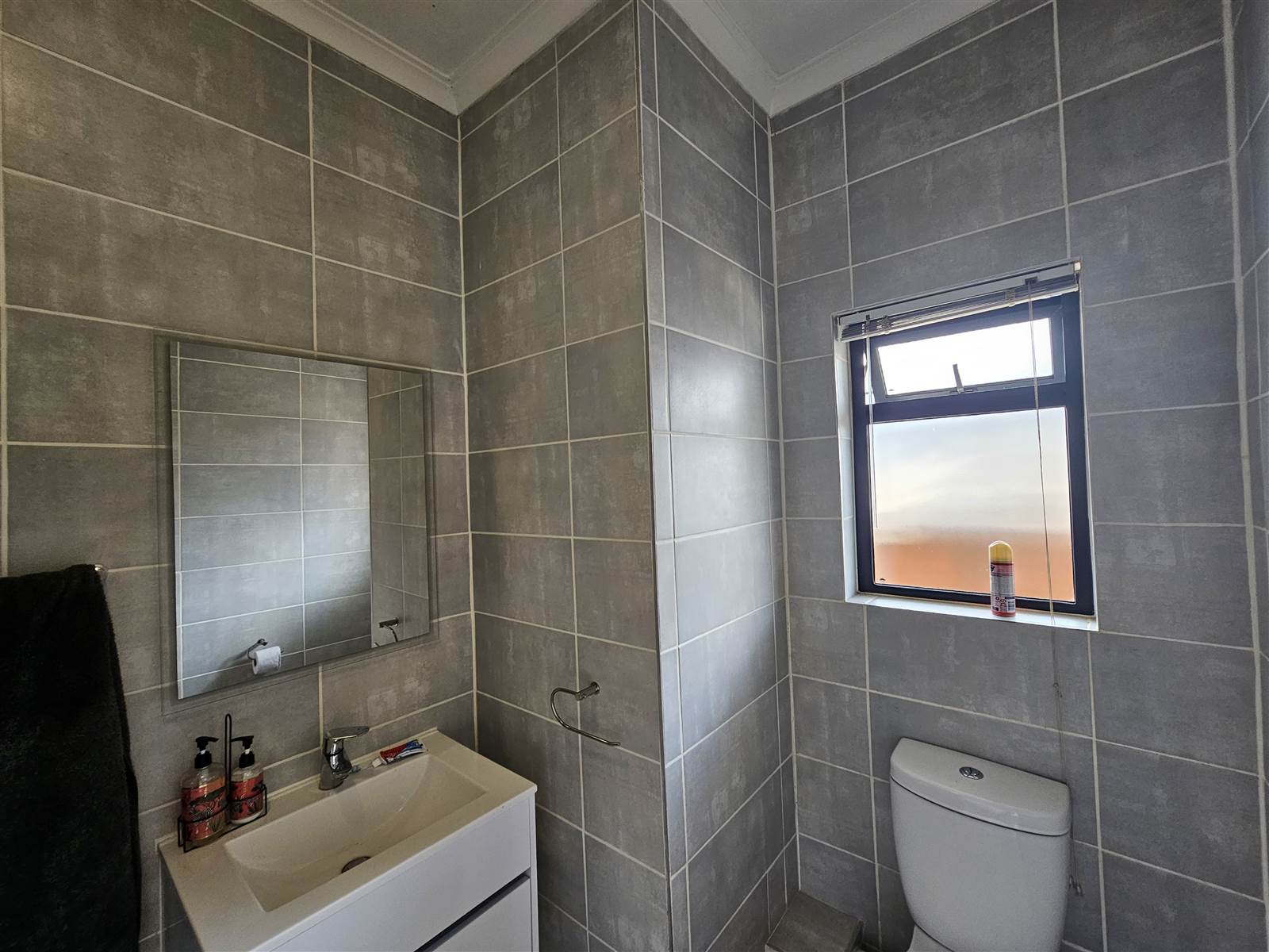 1 Bed Apartment in Ballito photo number 6