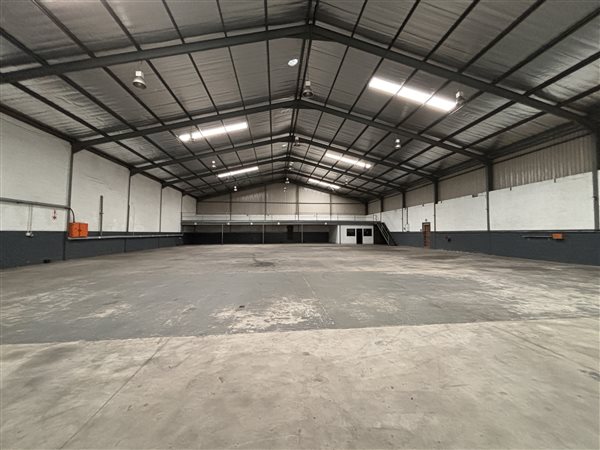 1 300  m² Industrial space