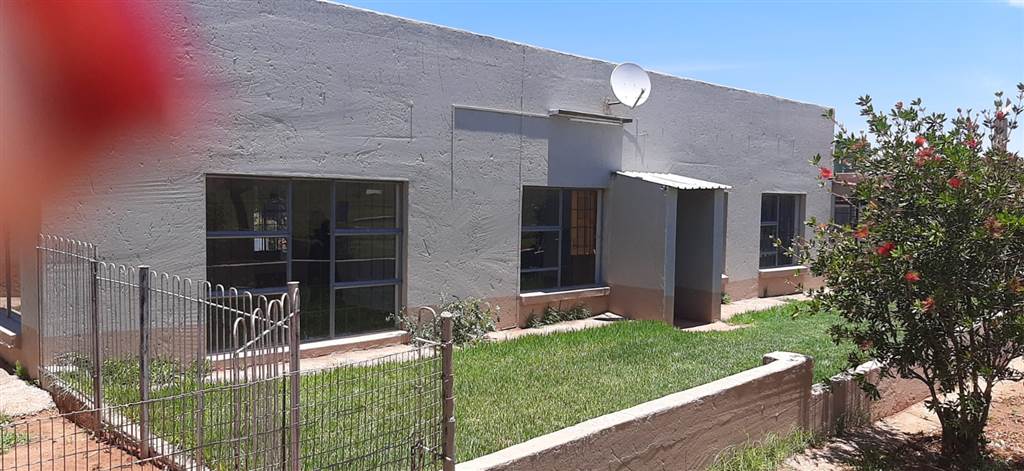 2 Bed House in Hartzenbergfontein photo number 3