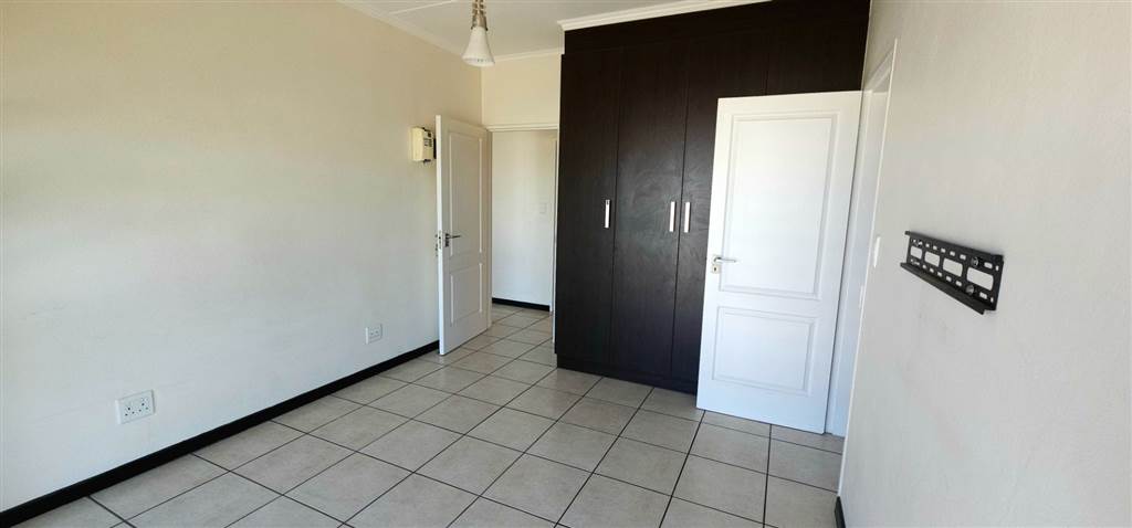 2 Bed Apartment in Greenstone Gate photo number 18