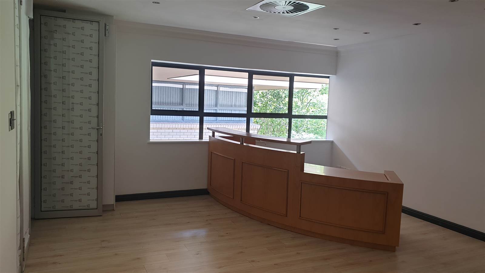 390  m² Commercial space in Plattekloof photo number 2