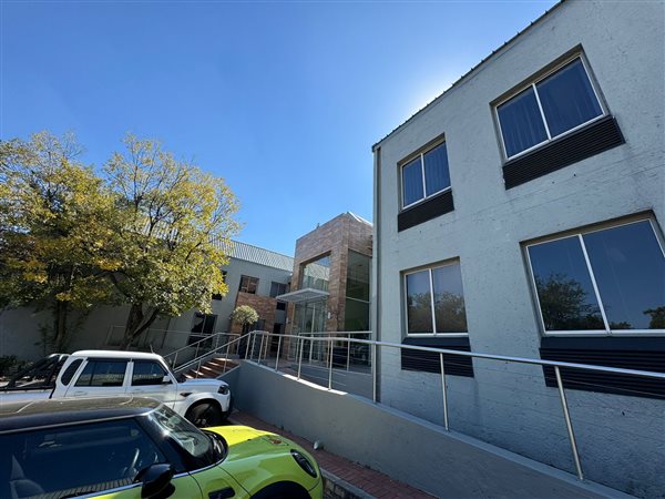 252  m² Commercial space in Woodmead